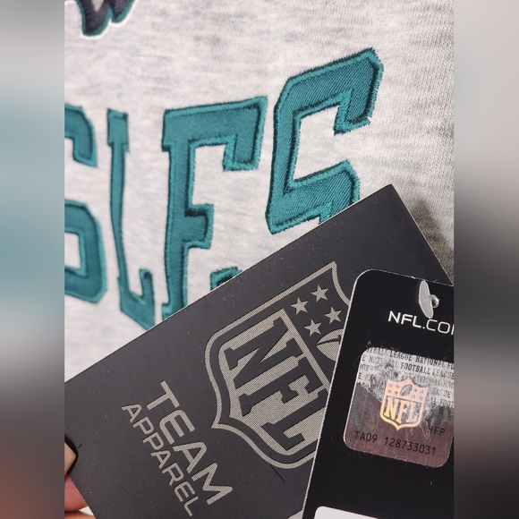 NFL Apparel - Philadelphia Eagles Hoodie - Picture 2 of 5